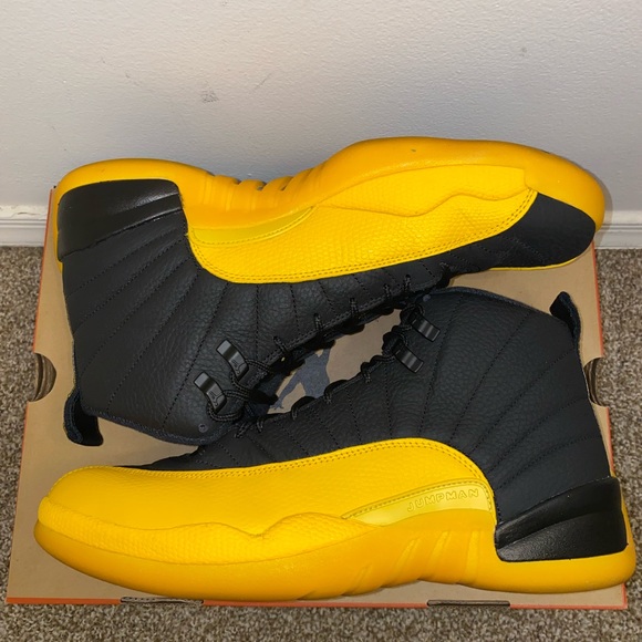 Jordan 12 University Gold main image 5